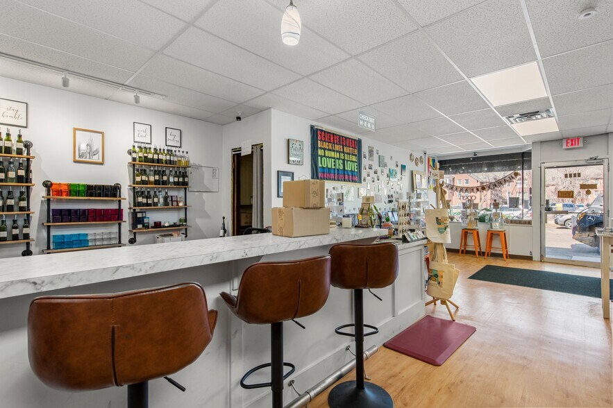 More Photos Of 1652 Grand Ave, Saint Paul Storefront Retail Office For Lease