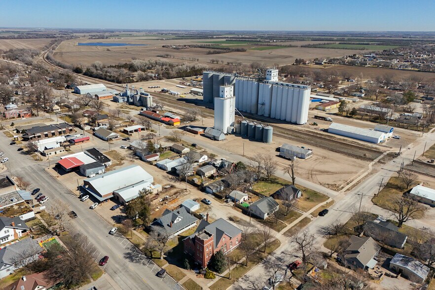 More Photos Of 410 N Commercial Ave, Sedgwick Storefront For Sale