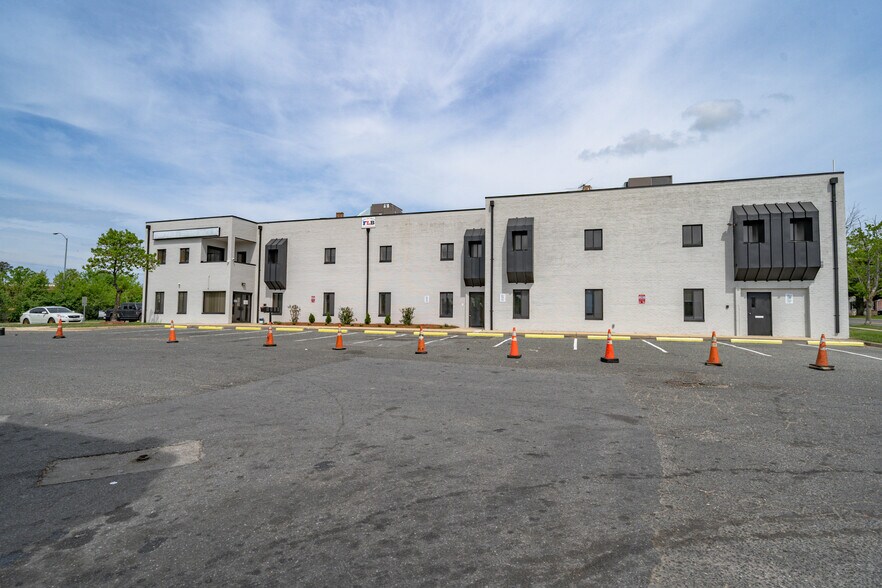 More Photos Of 8023 Malcolm Rd, Clinton Medical For Lease