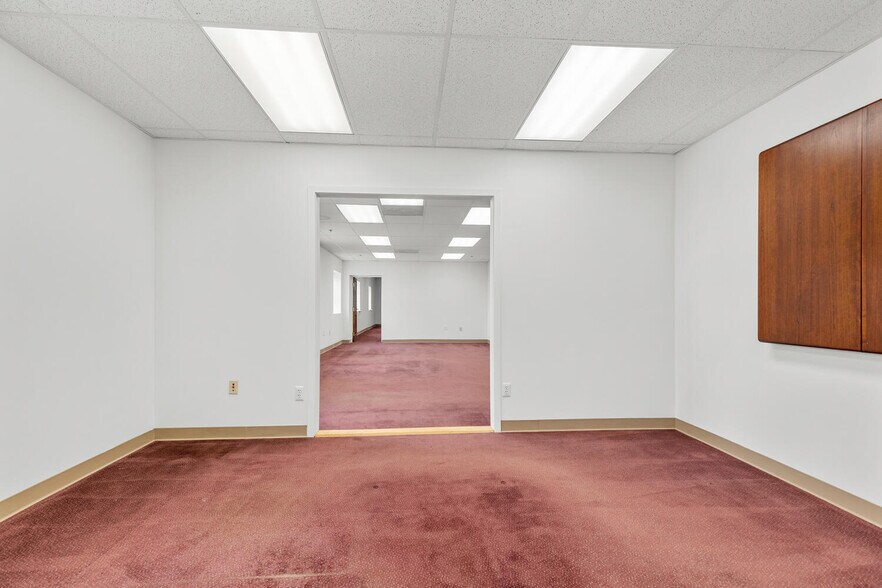 More Photos Of 30 Ray Ave, Burlington Light Distribution For Lease