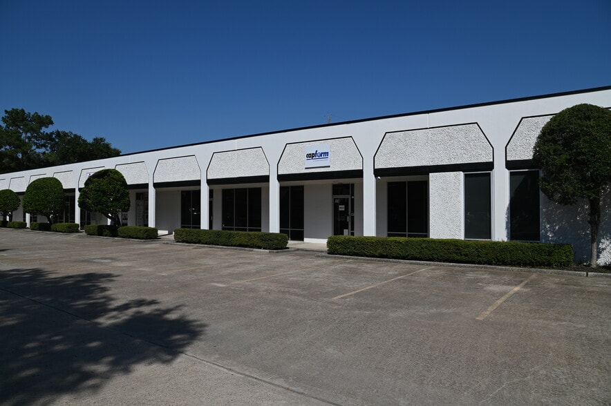 More Photos Of 15534 W Hardy Rd, Houston Unknown For Lease