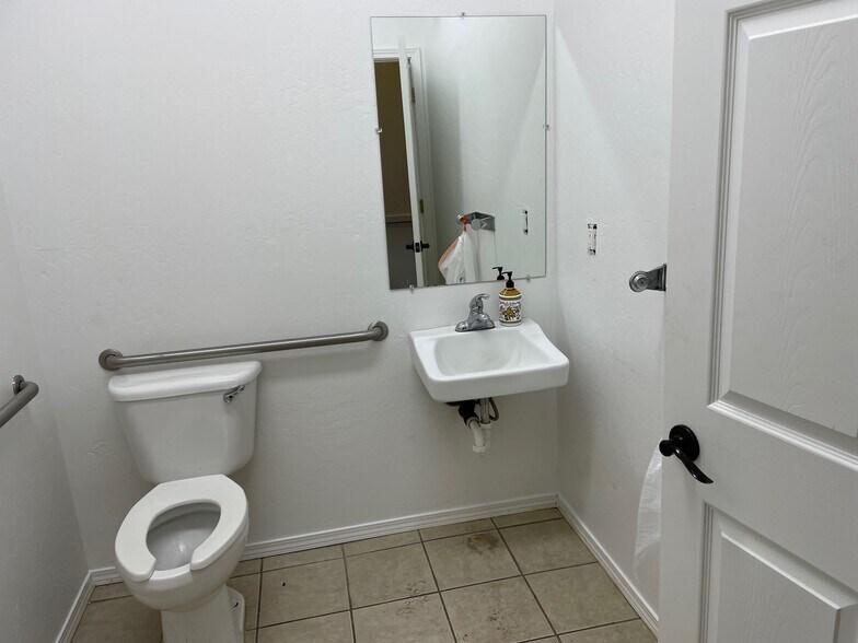 More Photos Of 1951 Commerce Center Circle, Prescott Medical For Lease