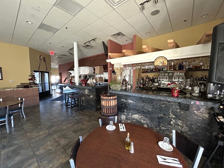 Primary Photo Of 580 Wolcott St, Waterbury Restaurant For Lease