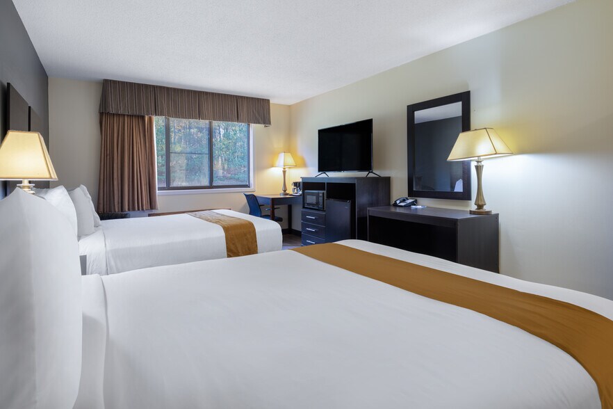 More Photos Of 200 S Pine Ridge Ave, Merrill Hotel For Sale