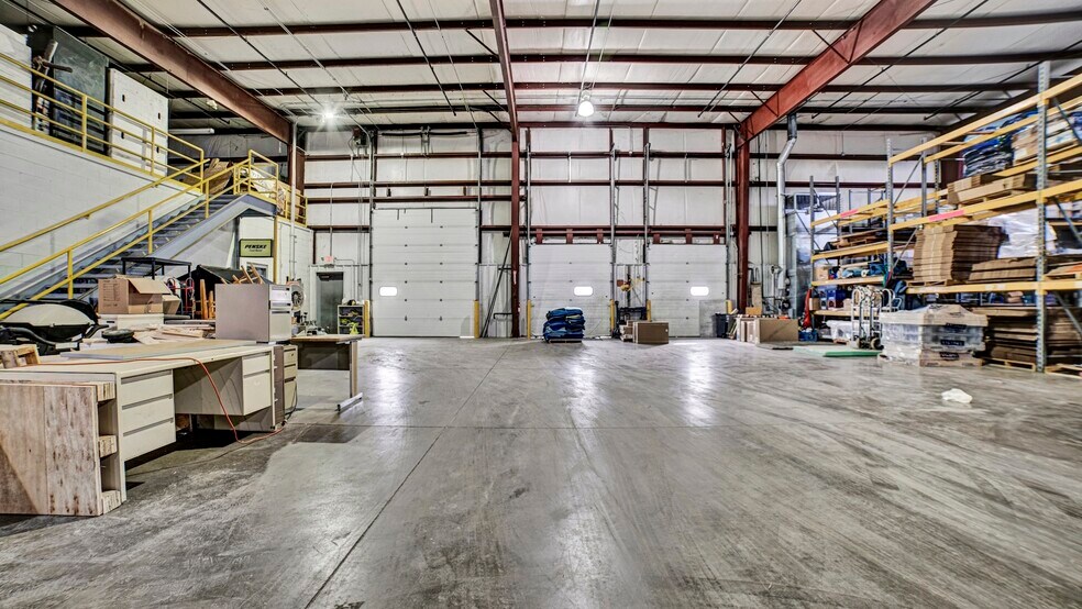 More Photos Of 961 N Main St, Mansfield Warehouse For Lease