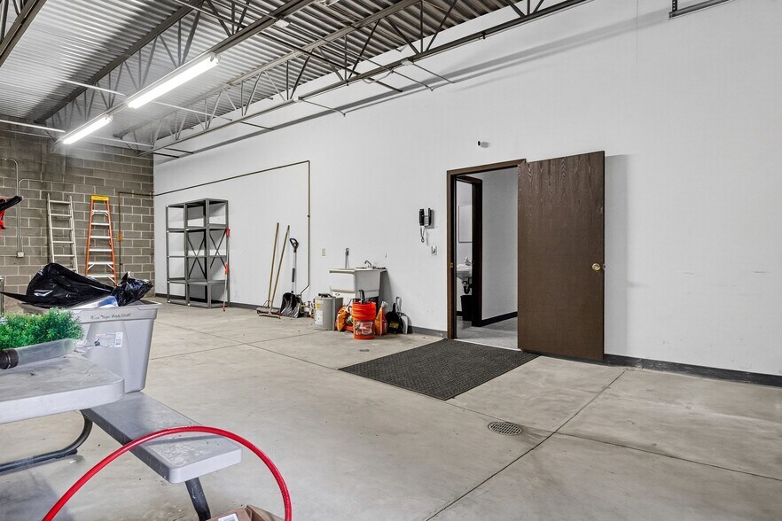 More Photos Of 7027 Spinach Dr, Mentor Warehouse For Sale