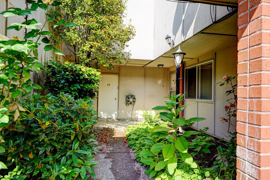 More Photos Of 611 SE 139th Ave, Portland Apartments For Sale