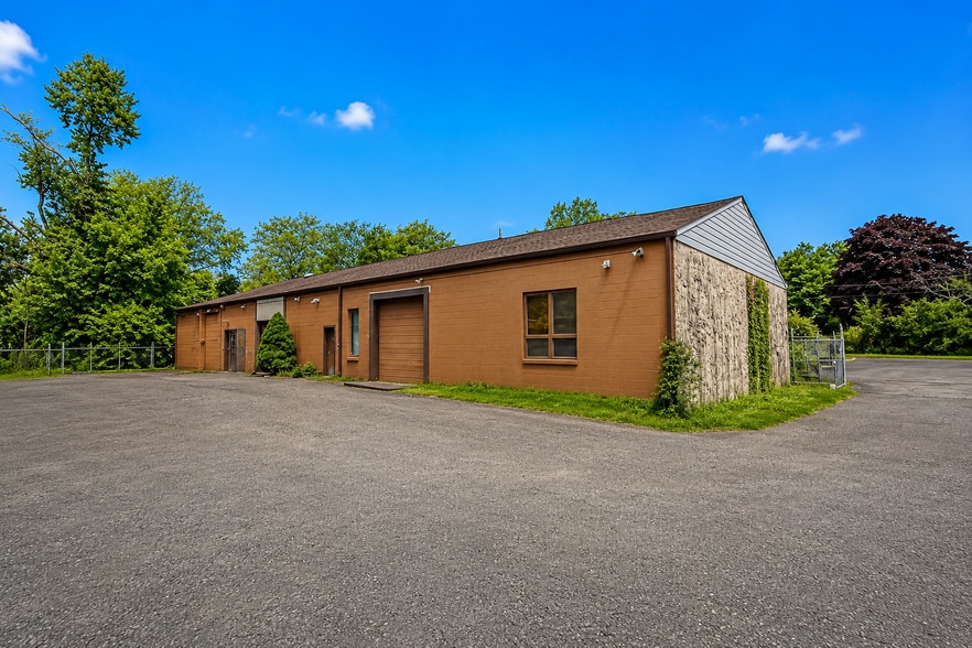 Primary Photo Of 22 Morse Ave, Ewing Flex For Lease