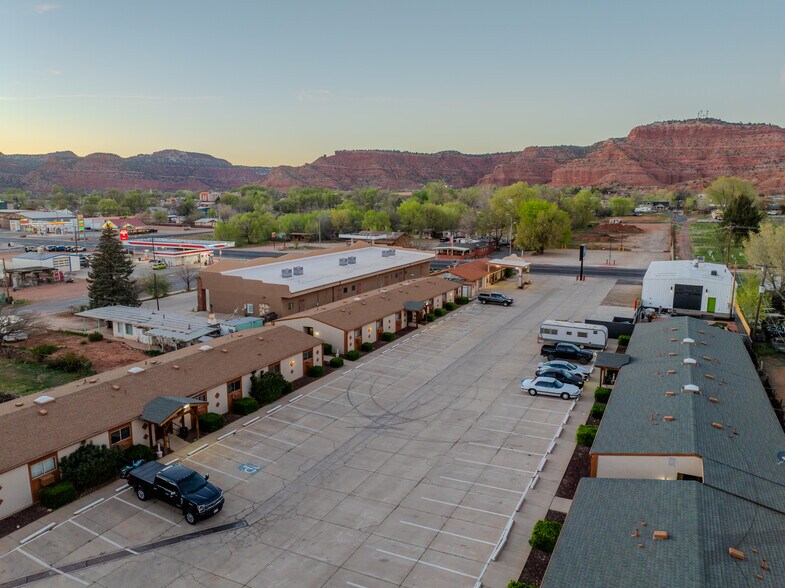 More Photos Of 386 E 300 S, Kanab Hotel For Sale