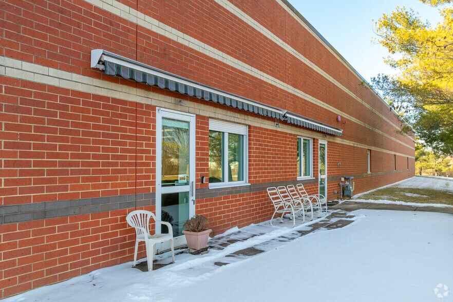 More Photos Of 47 Commerce Dr, Cranbury Light Distribution For Sale
