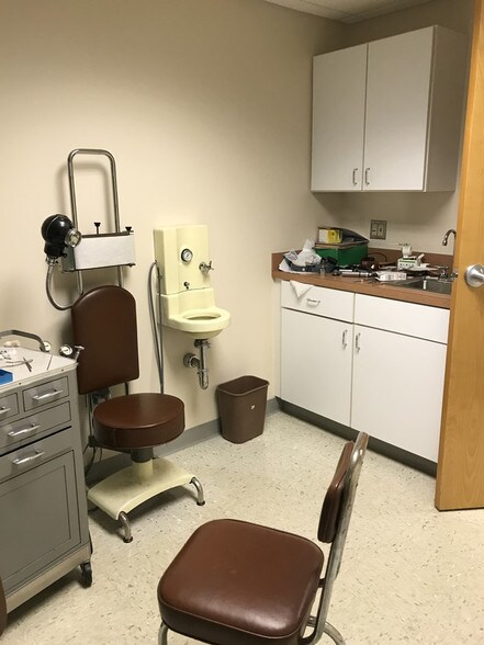 More Photos Of 434 Dunmore St, Throop Medical For Sale