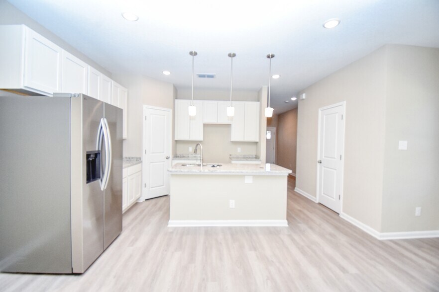 More Photos Of 6202 Oakland Rdg, San Antonio Apartments For Sale