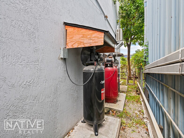 More Photos Of 2365 SW 34th St, Fort Lauderdale Warehouse For Sale
