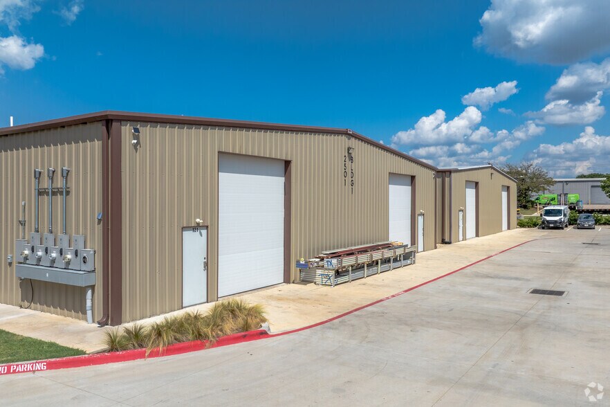 More Photos Of 2501 Worthington Dr, Denton Warehouse For Lease