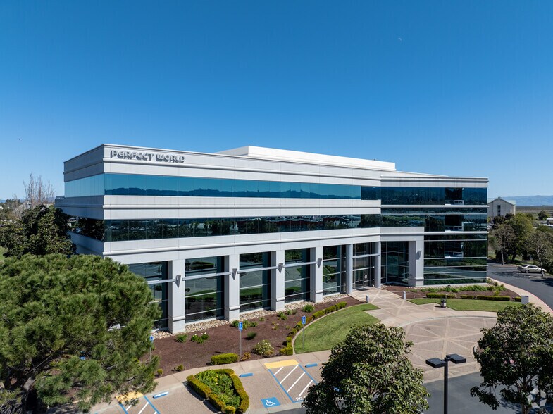 Primary Photo Of 100 Redwood Shores Pky, Redwood City Office For Lease