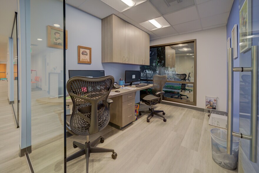 More Photos Of 2650 21st St, Sacramento Medical For Lease