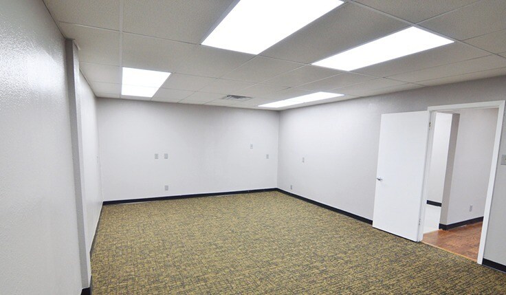 More Photos Of 5351-5355 Brewster St, San Antonio Light Distribution For Sale