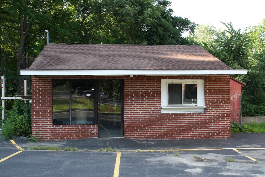 More Photos Of 7 Belmont St, Northborough Freestanding For Lease