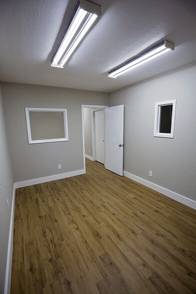 More Photos Of 1010 Park Ct, Safety Harbor Warehouse For Lease