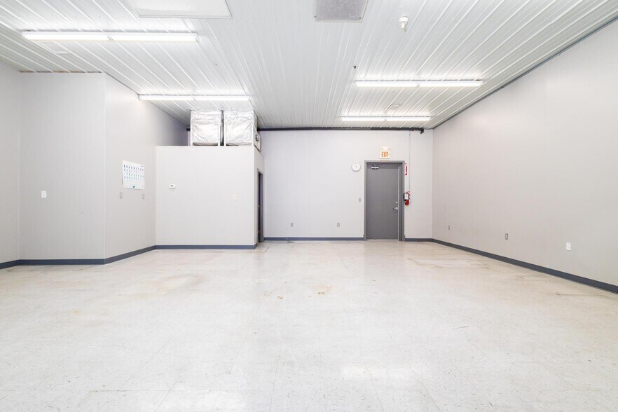 More Photos Of 66850 Executive Dr, Saint Clairsville Warehouse For Lease