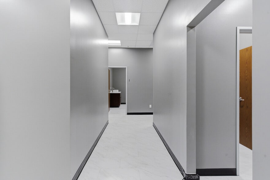 More Photos Of 685 E Grand Blvd, Corona Storefront Retail Office For Lease