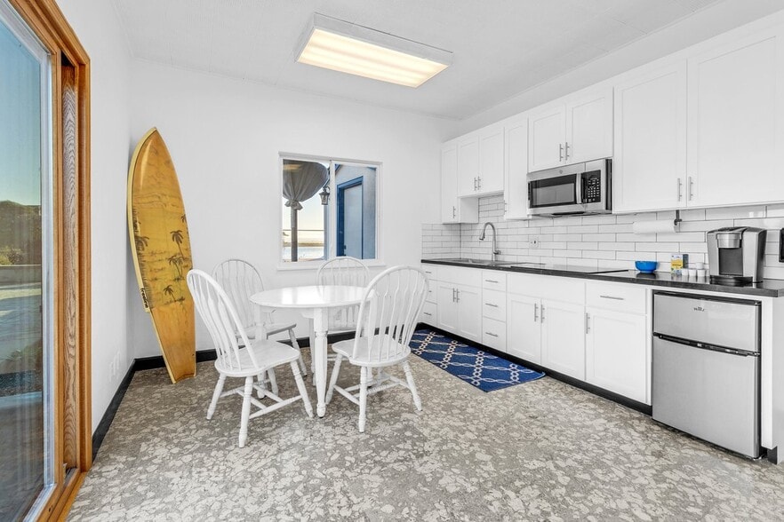 More Photos Of 2300 Portola Dr, Santa Cruz Warehouse For Sale