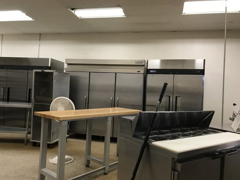 More Photos Of 126 Shadow Mountain Dr, El Paso Restaurant For Lease