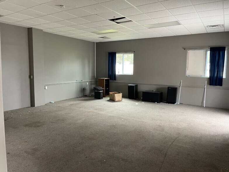 More Photos Of 7379 E Furnace Branch Rd, Glen Burnie General Retail For Lease