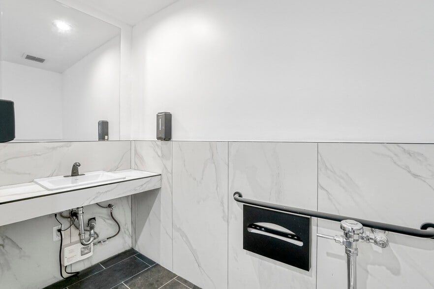 More Photos Of 29413 S Western Ave, Rancho Palos Verdes Freestanding For Lease