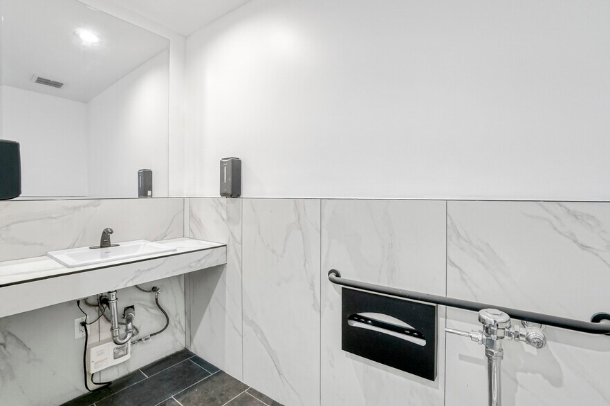 More Photos Of 29413 S Western Ave, Rancho Palos Verdes Freestanding For Lease