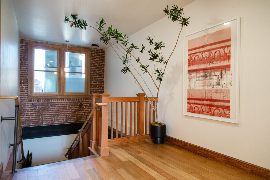 More Photos Of 5601 N Figueroa St, Los Angeles Loft Creative Space For Lease