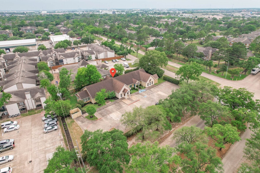 More Photos Of 11201 Steeplepark Dr, Houston Office Residential For Sale