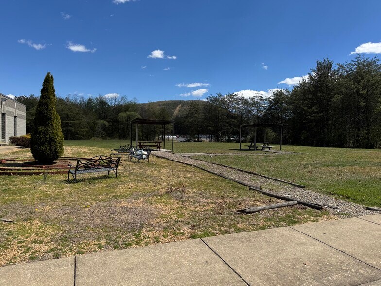 More Photos Of 1504 Chestnut St, Clifton Forge Office For Sale