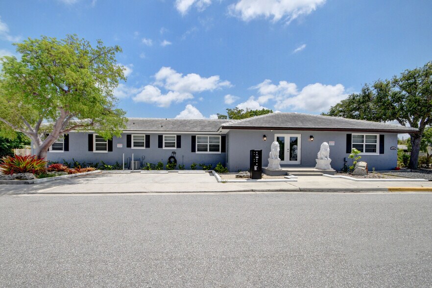 More Photos Of 830 N Federal Hwy, Lake Worth Office For Lease