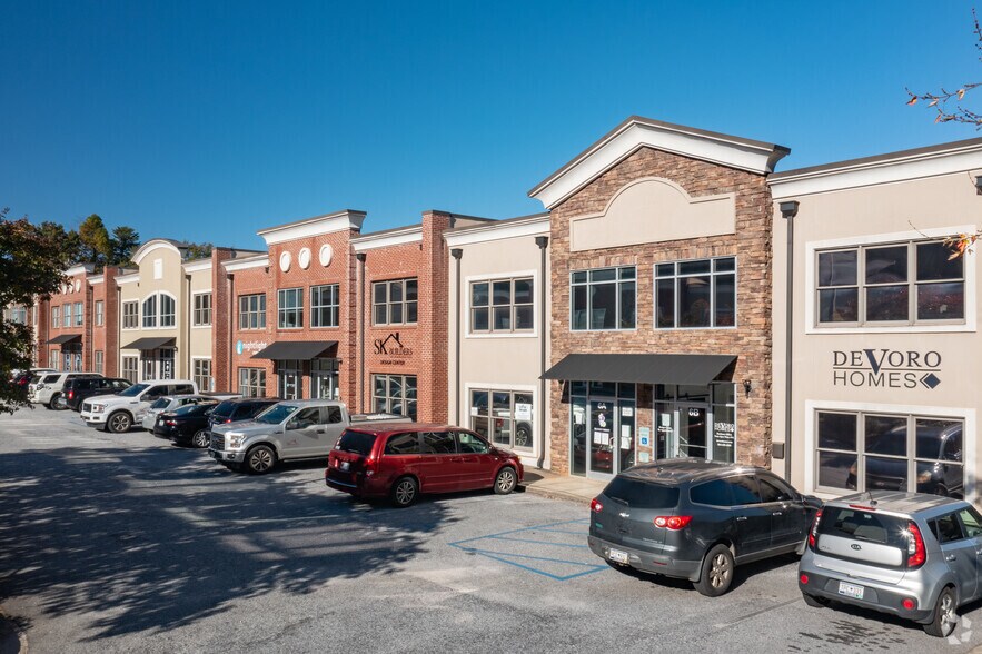 More Photos Of 955 W Wade Hampton Blvd, Greer Office For Lease