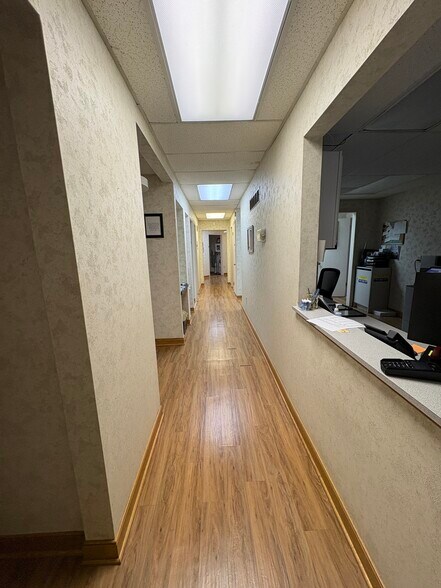 More Photos Of 309 S Chapel St, Louisville Office For Sale