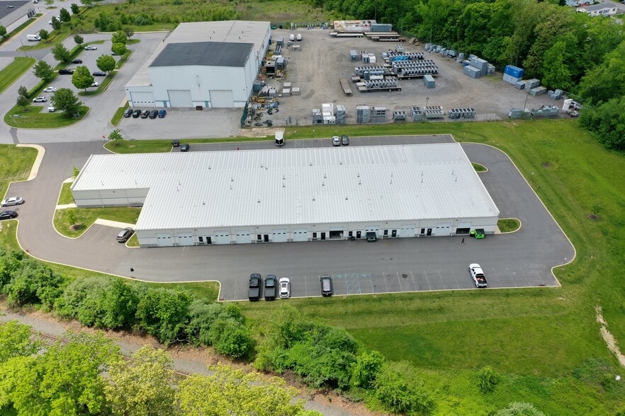 More Photos Of 400 Carson Dr, Bear Light Distribution For Lease