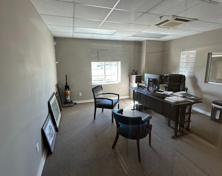 More Photos Of 215 7th Way, Alexander City Distribution For Sale