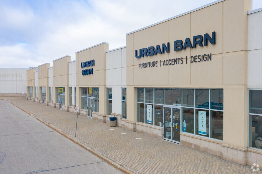 More Photos Of 295 High Tech Rd, Richmond Hill Storefront For Lease