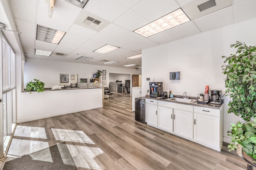 More Photos Of 2455 W Cheyenne Ave, North Las Vegas Light Manufacturing For Lease