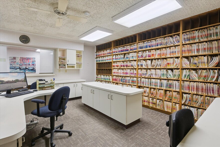 More Photos Of 1003 Mulholland St, Bay City Office For Sale