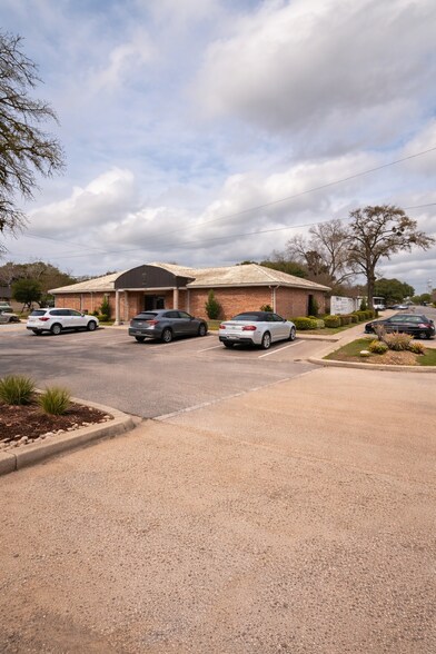 More Photos Of 1739 13th St, Hempstead Medical For Sale