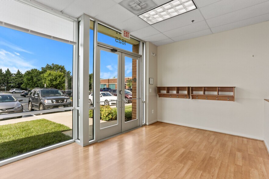 More Photos Of 4229 Lafayette Center Dr, Chantilly Office For Sale