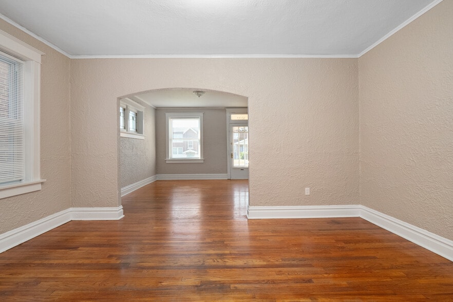 More Photos Of 5027 Chippewa St, Saint Louis Multifamily For Sale