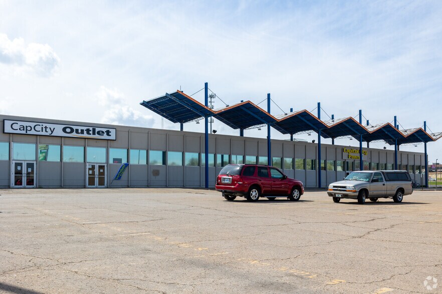 More Photos Of 105-115 SW 29th St, Topeka General Retail For Sale