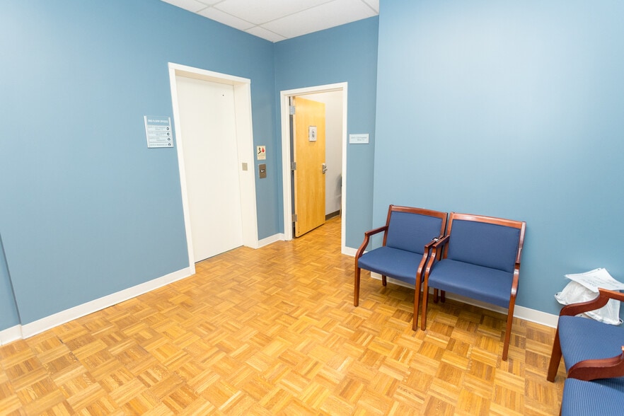 More Photos Of 1139 Spruce Dr, Mountainside Medical For Lease