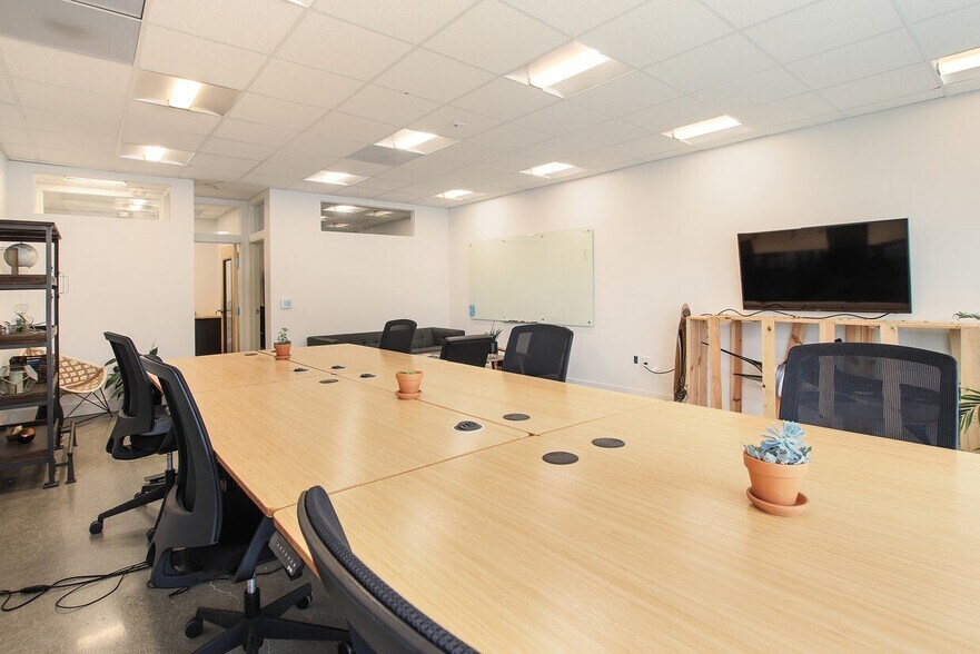 More Photos Of 11 Embarcadero West, Oakland Office For Lease