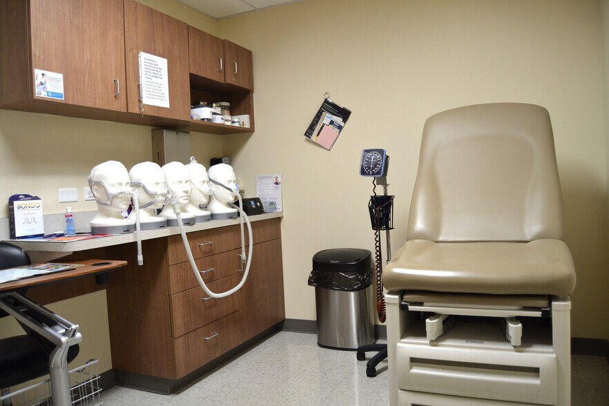 More Photos Of 2 Hospital Plz, Old Bridge Medical For Lease