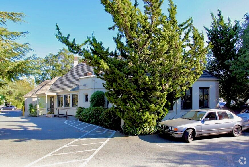 More Photos Of 500 Sir Francis Drake Blvd, Greenbrae Freestanding For Lease
