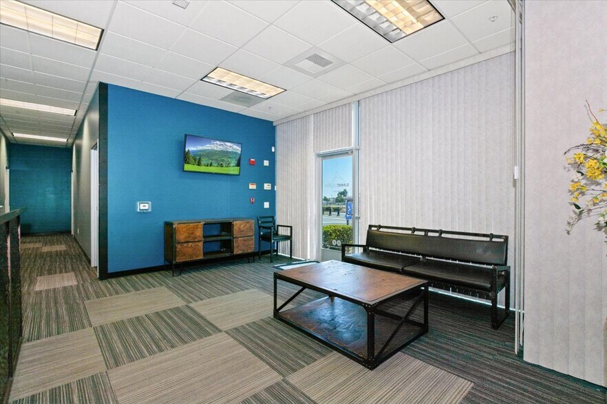 More Photos Of 7970 Cherry Ave, Fontana Showroom For Lease